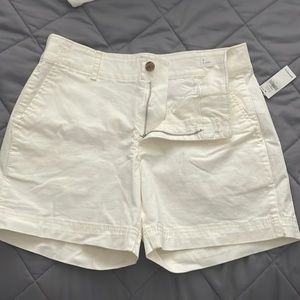 **NEVER WORE TAGS** GAP WHITE SHORTS